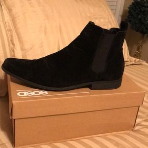 Black Chelsea boots
